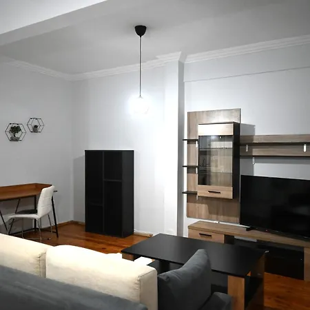 Tsinari 2 Bedroom With Patio * Thessaloniki