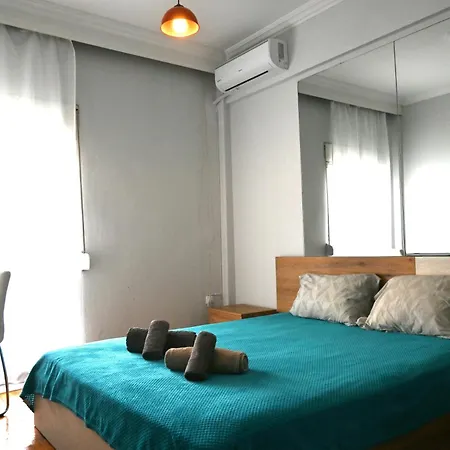 Tsinari 2 Bedroom With Patio 테살로니키